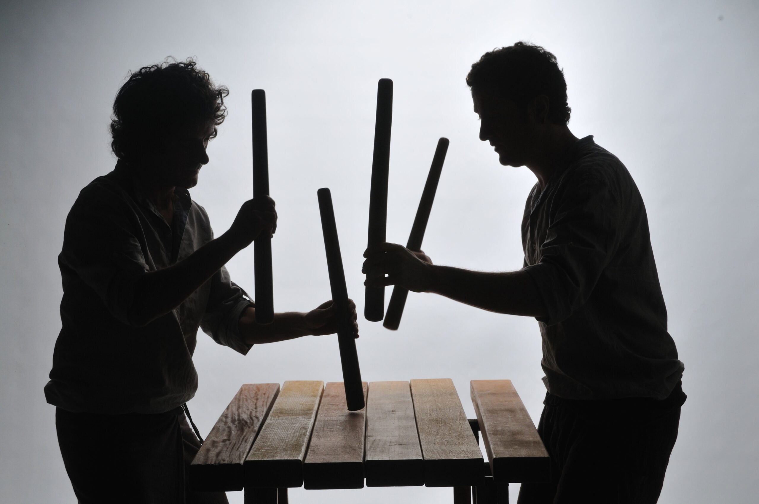 Musiciens jouant de la txalaparta au Pays basque